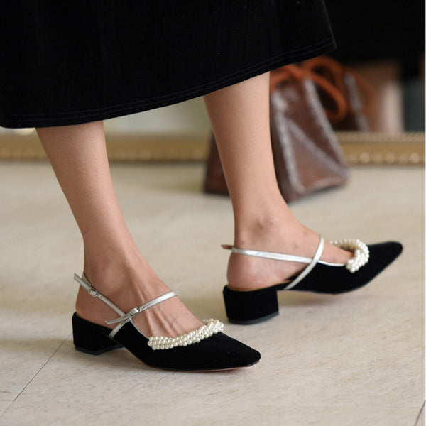 MARY-JANE PUMPS